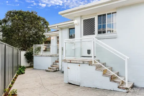 Property photo of 2/11 William Street Shellharbour NSW 2529