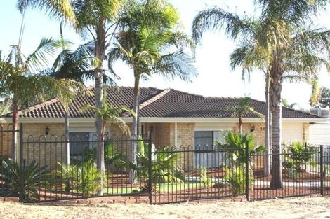 Property photo of 18 Hampshire Gardens Parmelia WA 6167