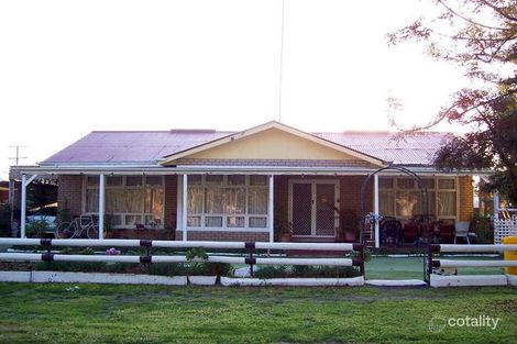 28 Craig Ave, Warracknabeal, VIC 3393