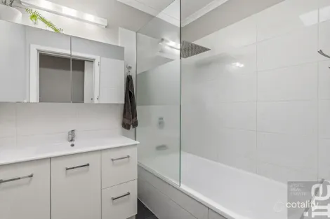 Property photo of 21 Garnet Avenue Wangaratta VIC 3677