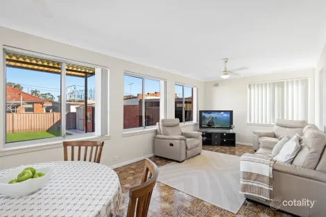 Property photo of 28 Robinson Street Eastlakes NSW 2018