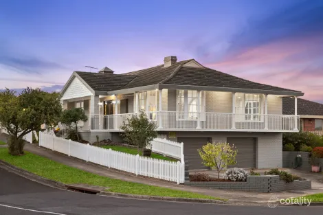 Property photo of 10 Lansell Drive Highton VIC 3216