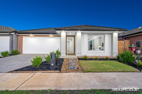 7 Ellypark Cres, Clyde North, VIC 3978