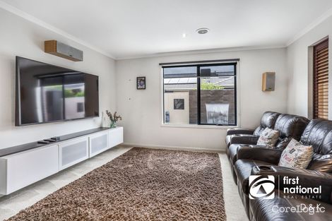 Property photo of 4 Oakview Parade Caroline Springs VIC 3023