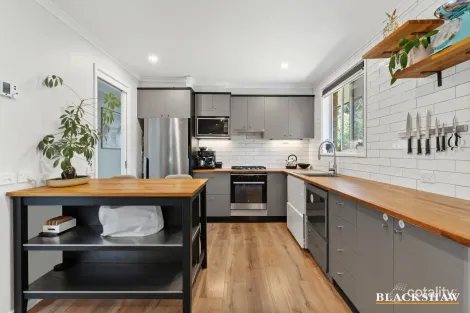 Property photo of 21 Oldfield Circuit Kambah ACT 2902