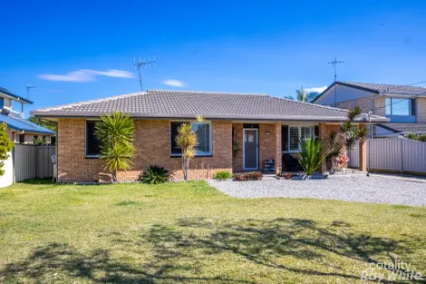 11 HAWAII AVE, FORSTER, NSW 2428