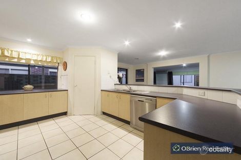 Property photo of 1 Woodchase Court Cranbourne East VIC 3977