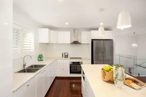Property photo of 37 Currong Kenmore QLD 4069