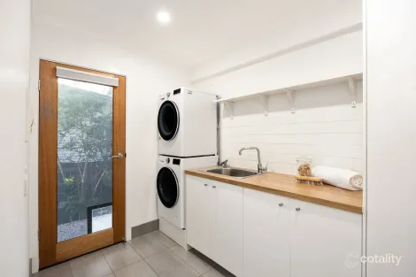 Property photo of 37 Currong Kenmore QLD 4069