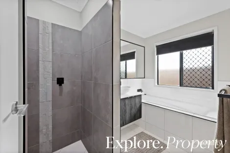 Property photo of 7 Kerrisdale Crescent Beaconsfield QLD 4740