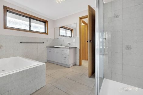 Property photo of 26 Karinya Close Werribee VIC 3030