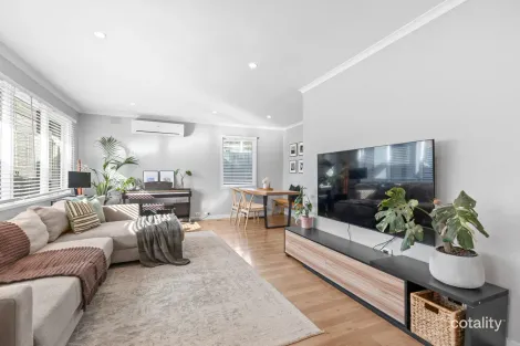 Property photo of 8 Narambi Crescent Frankston VIC 3199