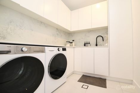 Property photo of 28 Rex Road Georges Hall NSW 2198