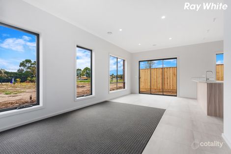 Property photo of 32 Newbury Street Pakenham VIC 3810