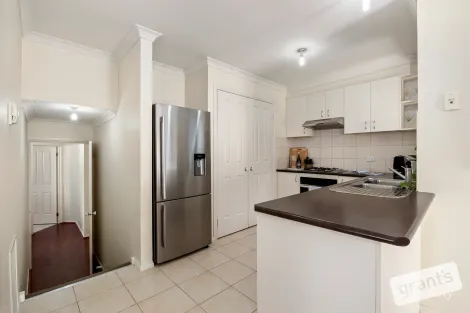 Property photo of 4/79 Strathavan Drive Berwick VIC 3806