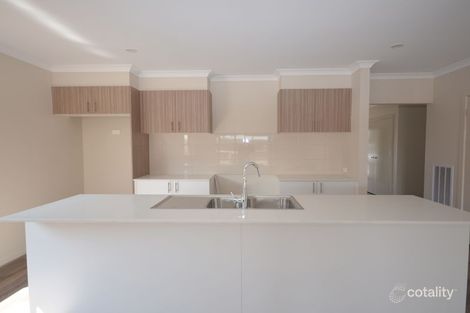 Property photo of 8 Scarlet Drive Lake Gardens VIC 3355