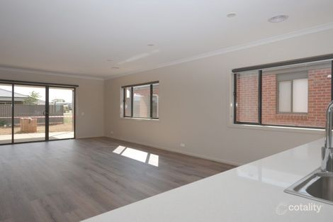 Property photo of 8 Scarlet Drive Lake Gardens VIC 3355