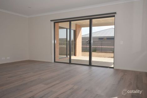 Property photo of 8 Scarlet Drive Lake Gardens VIC 3355