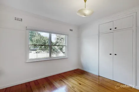 Property photo of 28 Loch Crescent Strathmore VIC 3041