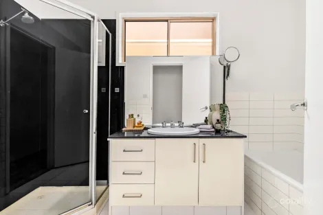 Property photo of 8/2A Cameron Road Essendon VIC 3040