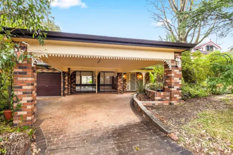 Property photo of 24 Walsh Close Illawong NSW 2234