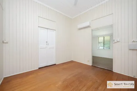Property photo of 2/3 Princes Road Hyde Park QLD 4812