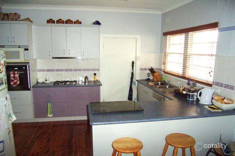 Property photo of 18 Halloran Street Turvey Park NSW 2650