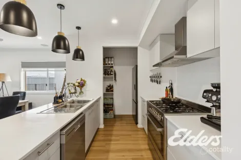 Property photo of 34 Clydesdale Loop Yarrawonga VIC 3730