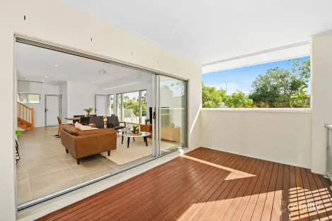 Property photo of 1/16 Glenelg Avenue Mermaid Beach QLD 4218