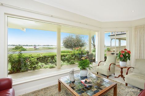 Property photo of 77 Captain Sturt Parade Hindmarsh Island SA 5214