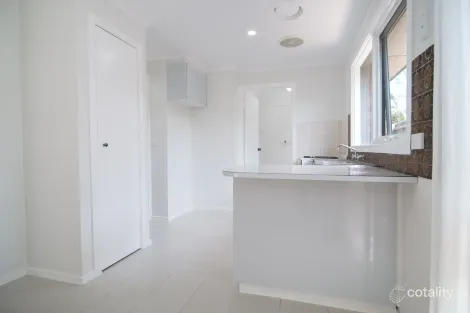 Property photo of 11 Manning Close Hampton Park VIC 3976