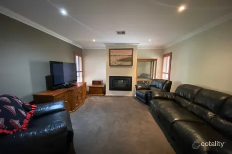 Property photo of 43 Willow Avenue Mount Gambier SA 5290