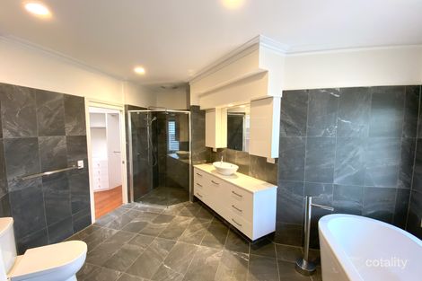 Property photo of 4 Christa Way Benowa QLD 4217