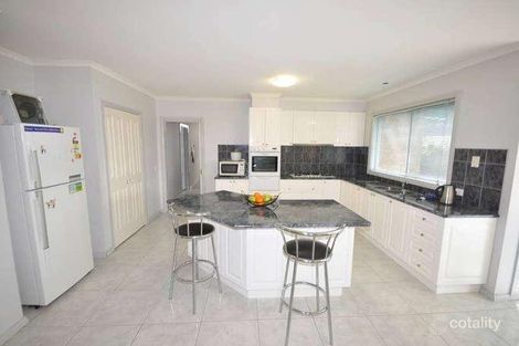 Property photo of 4 Crespin Place Roxburgh Park VIC 3064