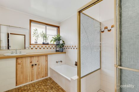Property photo of 14 Hibiscus Drive Centenary Heights QLD 4350