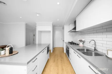 Property photo of 4 Wafer Road Manor Lakes VIC 3024