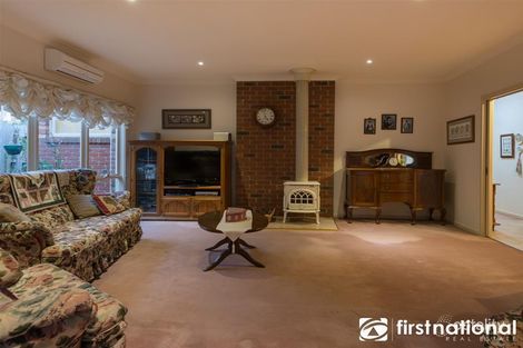 Property photo of 2 Biralee Court Berwick VIC 3806