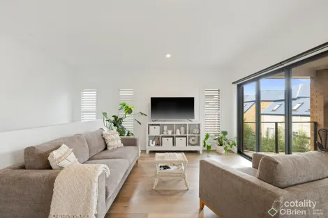 Property photo of 24 Longfin Crescent San Remo VIC 3925