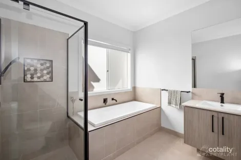 Property photo of 101 Largo Circuit Junction Village VIC 3977