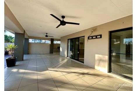 Property photo of 2 Harbourvue Court Helensvale QLD 4212