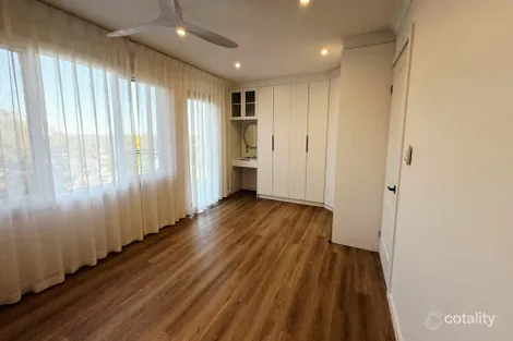 Property photo of 1 Cowan Close Seven Hills NSW 2147