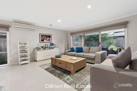 Property photo of 10 Flinders Court Cranbourne North VIC 3977