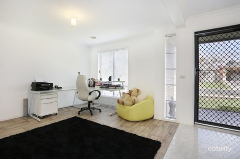 Property photo of 5 Butterfield Place Cranbourne East VIC 3977