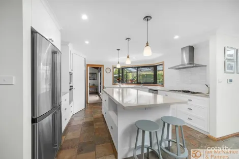 Property photo of 31 Halloran Drive Jerrabomberra NSW 2619