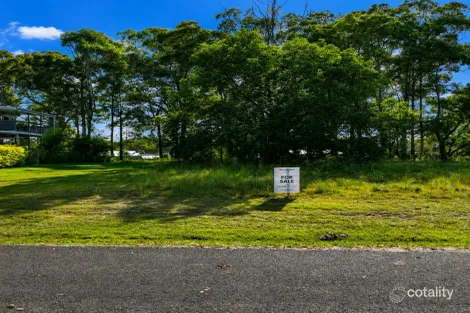 61 Bradman St, Russell Island, QLD 4184