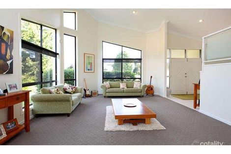 11 Cromwell Cl, Brookfield, QLD 4069