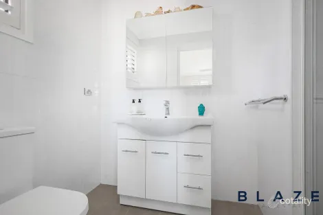 Property photo of 5 Loxton Place Bossley Park NSW 2176