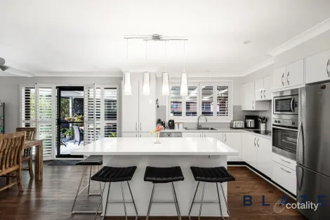 Property photo of 5 Loxton Place Bossley Park NSW 2176