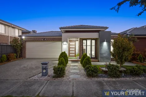 100 Deoro Pde, Clyde North, VIC 3978