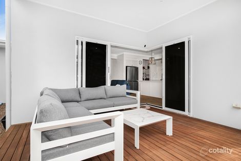 2 Magee St, Graceville, QLD 4075